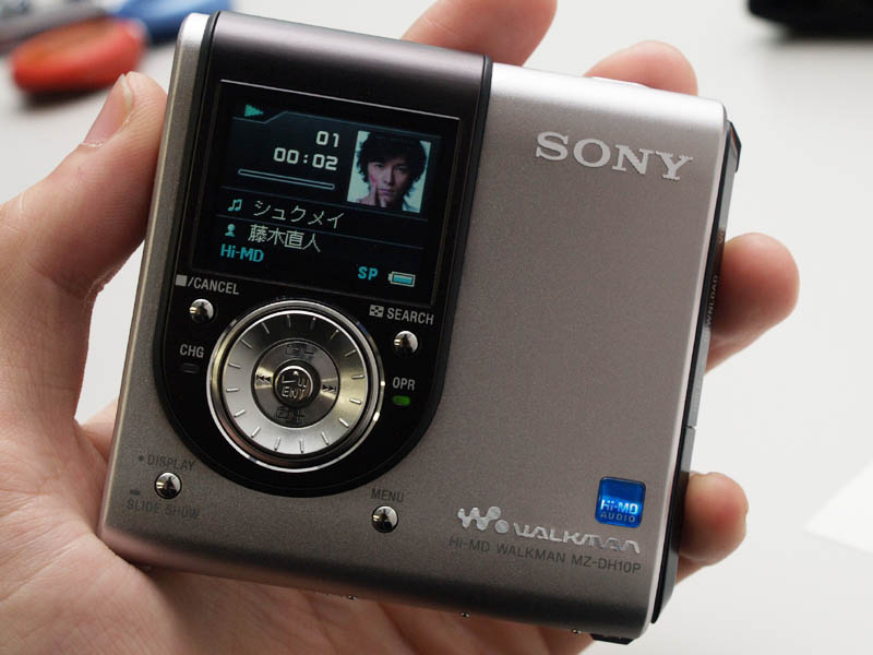 Sony_MZDH10_01.jpg