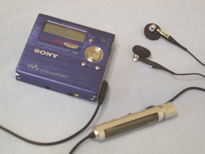 The Sony MZ-R909